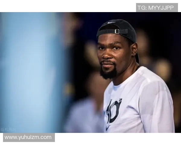 克劳尼公园训练后热情感谢篮网粉丝展现满满活力 克劳尼公园训练后热情感谢篮网粉丝展现满满活力