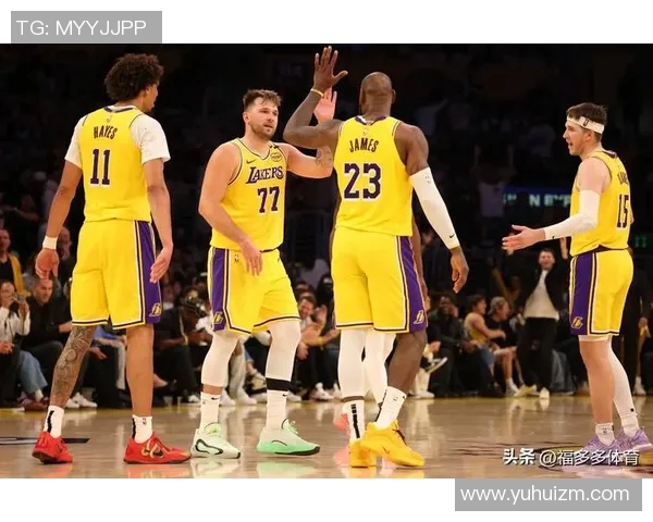 东契奇19分&詹姆斯10分,湖人半场落后7分 东契奇19分&詹姆斯10分,湖人半场落后7分