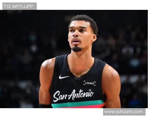 米奇谈文班垃圾话：他很直率 对抗中以竞争方式流露出来我不意外